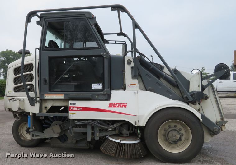image for item DH1189 2008 Elgin Pelican NP  street sweeper
