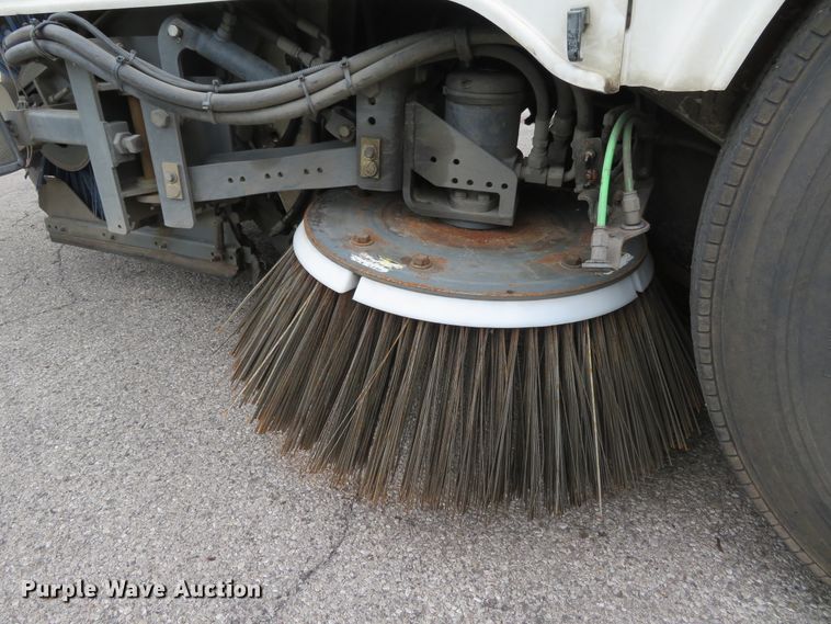 image for item DH1189 2008 Elgin Pelican NP  street sweeper