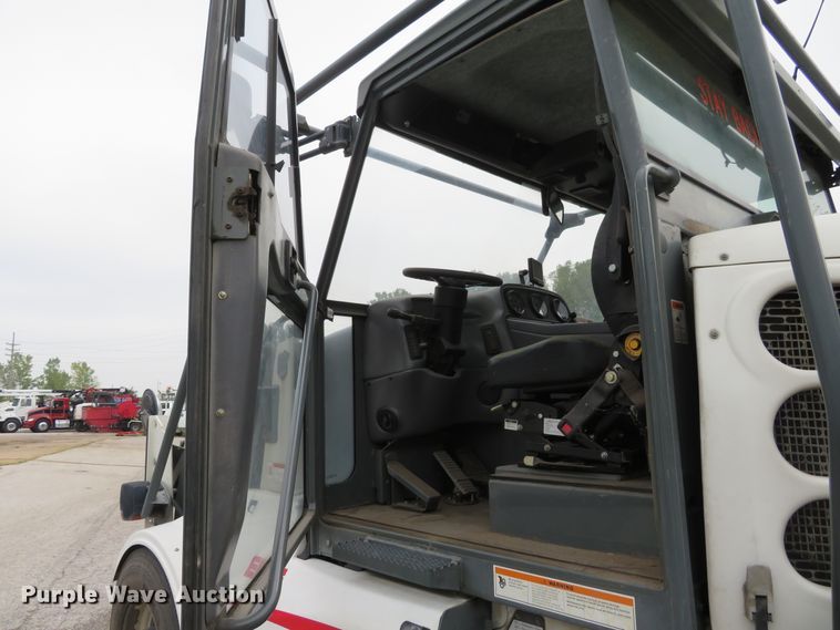 image for item DH1189 2008 Elgin Pelican NP  street sweeper