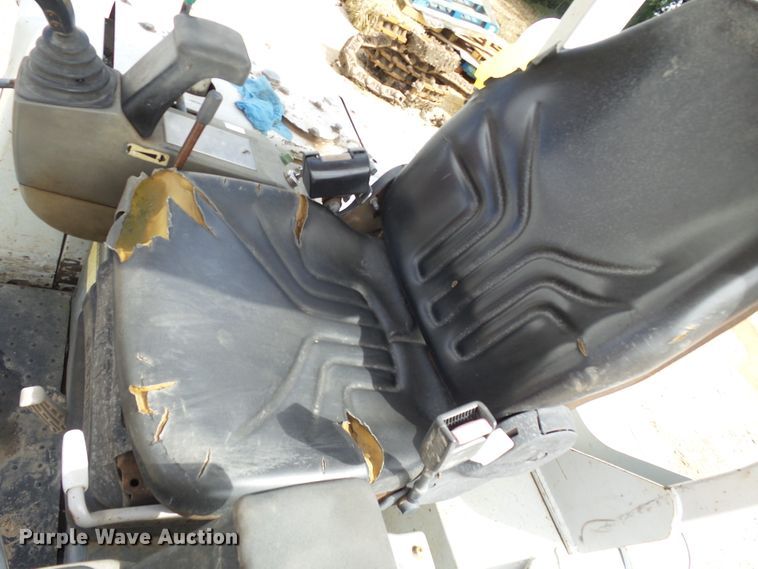 image for item DH3920 2006 Takeuchi TB135  mini excavator