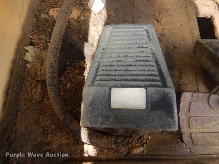 image for item DI0402 1990 Caterpillar E120B  excavator