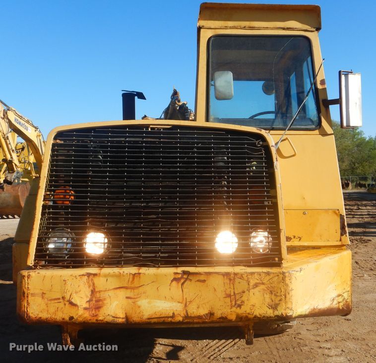 image for item DI0432 1981 John Deere 862  elevating scraper