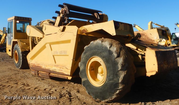 image for item DI0432 1981 John Deere 862  elevating scraper