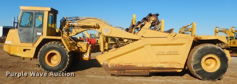 image for item DI0432 1981 John Deere 862  elevating scraper