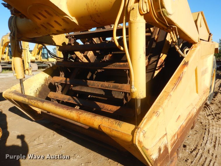 image for item DI0432 1981 John Deere 862  elevating scraper