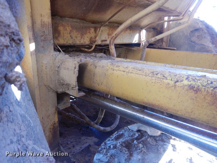 image for item DI0432 1981 John Deere 862  elevating scraper