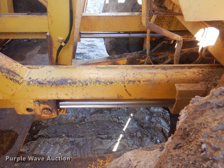 image for item DI0432 1981 John Deere 862  elevating scraper