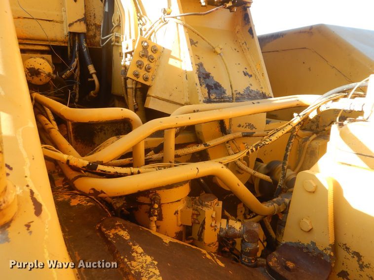 image for item DI0432 1981 John Deere 862  elevating scraper