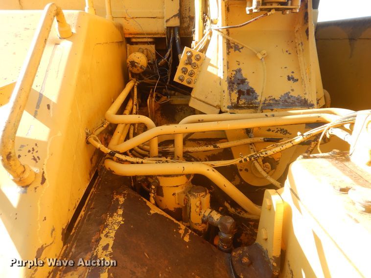 image for item DI0432 1981 John Deere 862  elevating scraper