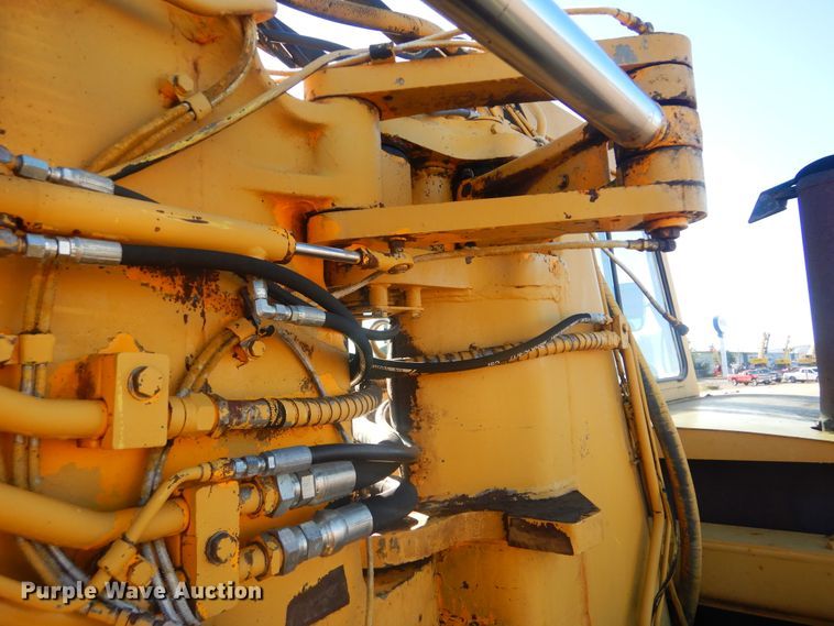 image for item DI0432 1981 John Deere 862  elevating scraper