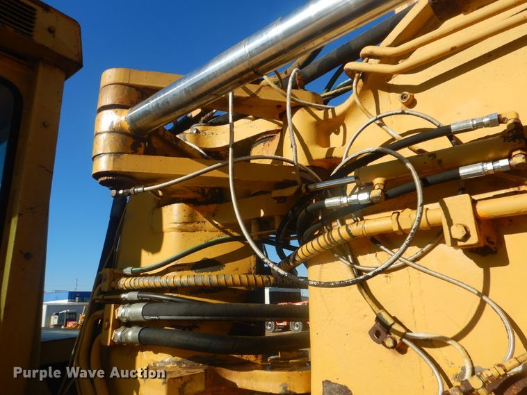 image for item DI0432 1981 John Deere 862  elevating scraper