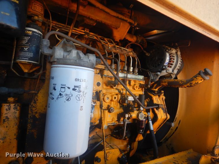 image for item DI0432 1981 John Deere 862  elevating scraper