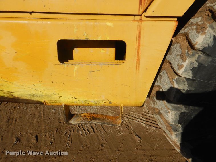 image for item DI0432 1981 John Deere 862  elevating scraper