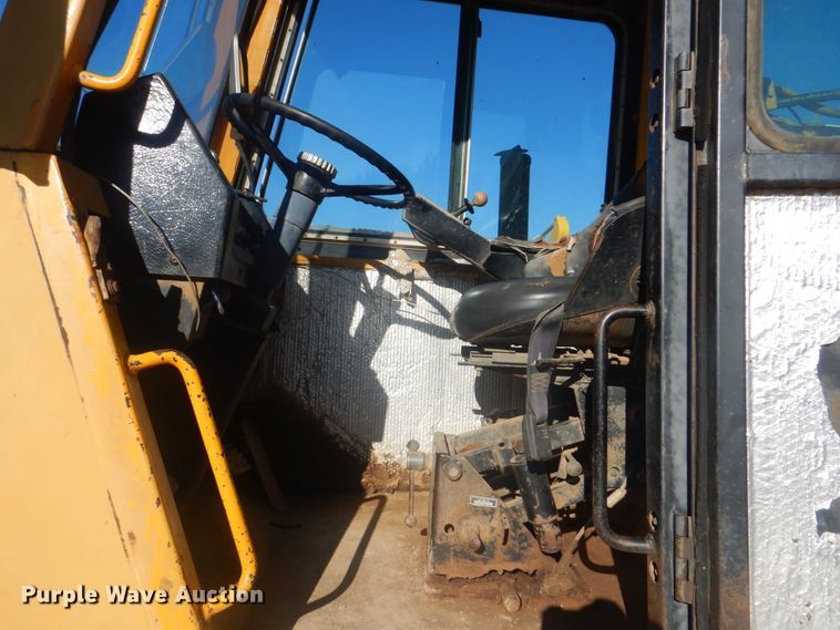 image for item DI0432 1981 John Deere 862  elevating scraper