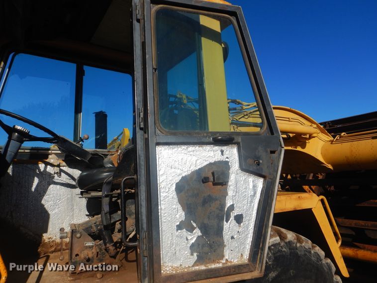 image for item DI0432 1981 John Deere 862  elevating scraper