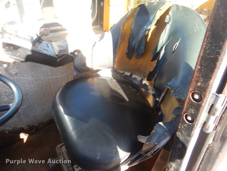 image for item DI0432 1981 John Deere 862  elevating scraper