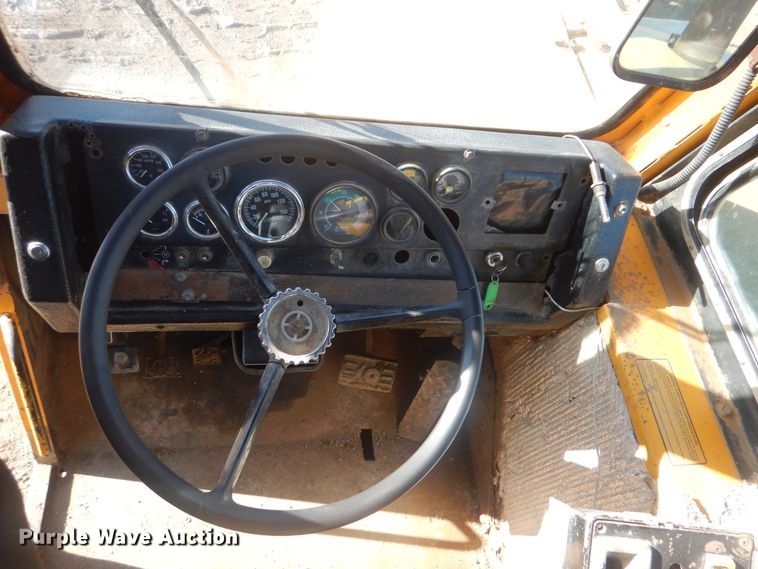 image for item DI0432 1981 John Deere 862  elevating scraper