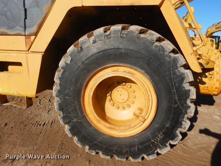 image for item DI0432 1981 John Deere 862  elevating scraper