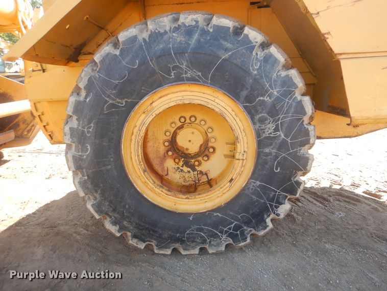 image for item DI0432 1981 John Deere 862  elevating scraper