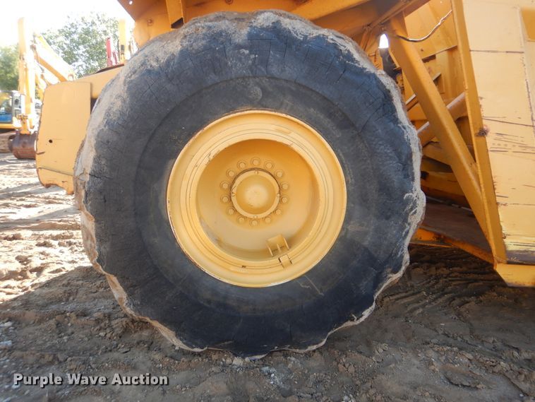 image for item DI0432 1981 John Deere 862  elevating scraper