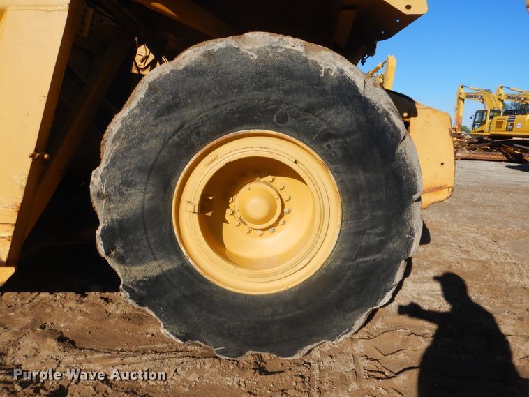 image for item DI0432 1981 John Deere 862  elevating scraper