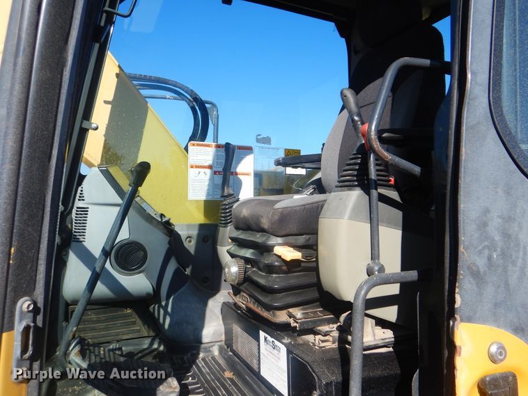 image for item DI0433 2011 Komatsu PC138USLC-8  excavator