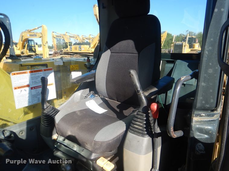 image for item DI0433 2011 Komatsu PC138USLC-8  excavator