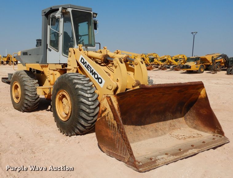 image for item DI3502 2000 Daewoo Mega 300 III  wheel loader