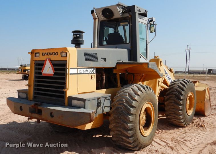 image for item DI3502 2000 Daewoo Mega 300 III  wheel loader