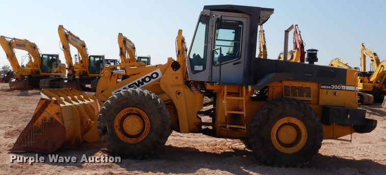 image for item DI3502 2000 Daewoo Mega 300 III  wheel loader