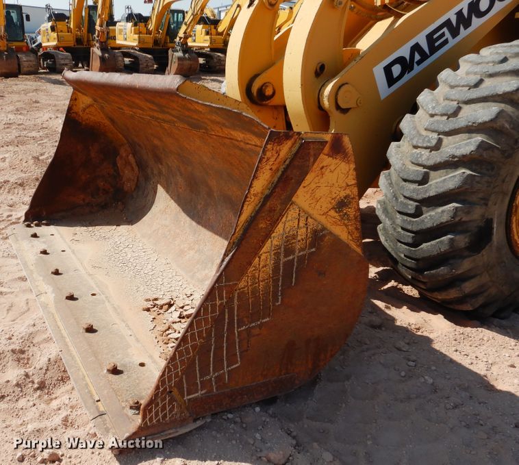 image for item DI3502 2000 Daewoo Mega 300 III  wheel loader