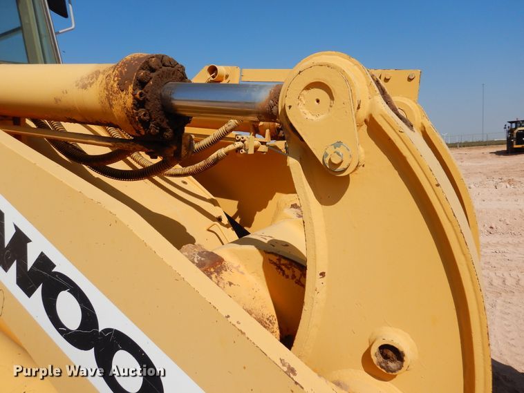 image for item DI3502 2000 Daewoo Mega 300 III  wheel loader