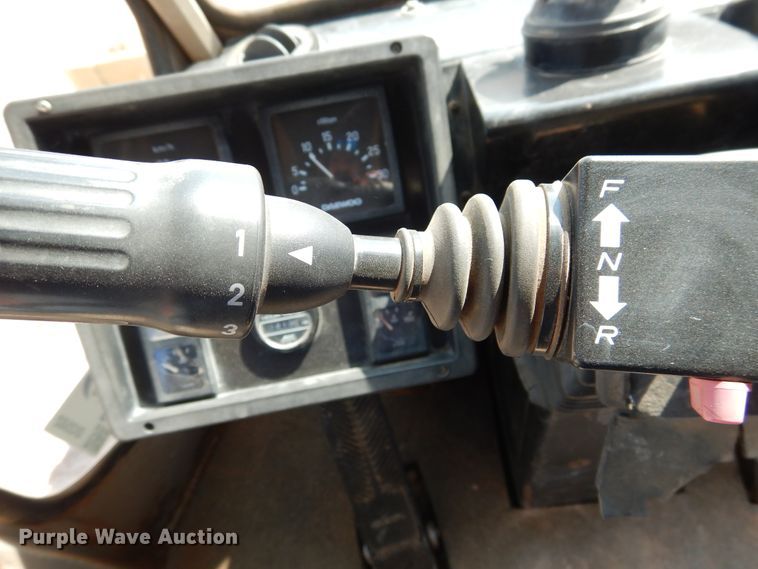 image for item DI3502 2000 Daewoo Mega 300 III  wheel loader