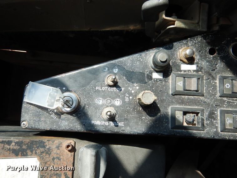 image for item DI3502 2000 Daewoo Mega 300 III  wheel loader