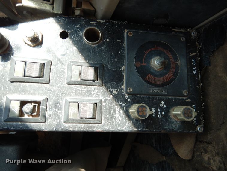 image for item DI3502 2000 Daewoo Mega 300 III  wheel loader