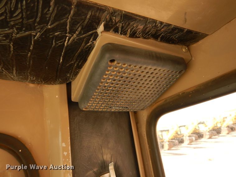 image for item DI3502 2000 Daewoo Mega 300 III  wheel loader