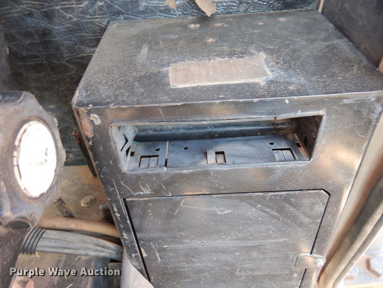 image for item DI3502 2000 Daewoo Mega 300 III  wheel loader