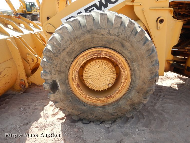 image for item DI3502 2000 Daewoo Mega 300 III  wheel loader