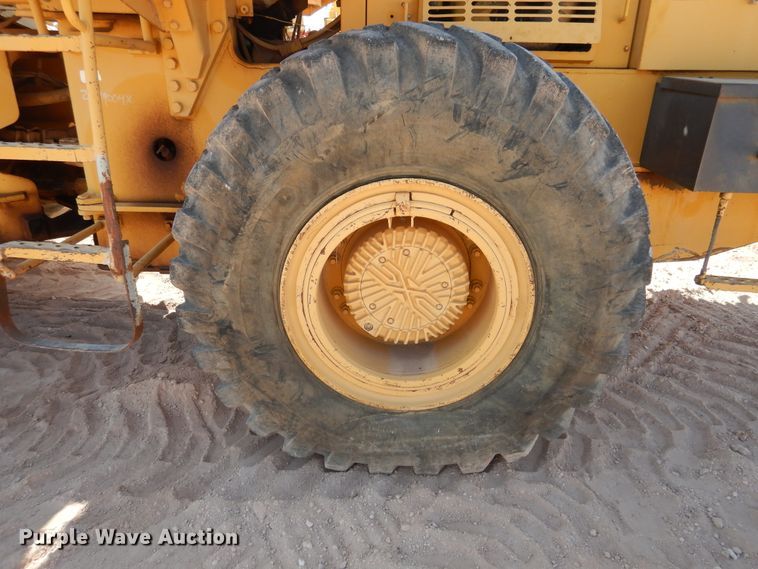 image for item DI3502 2000 Daewoo Mega 300 III  wheel loader