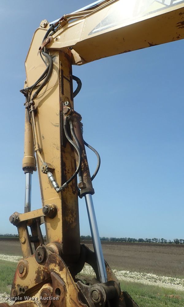 image for item DI4738 2003 Caterpillar 320C L excavator