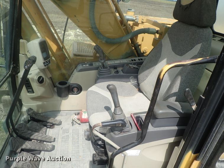 image for item DI4738 2003 Caterpillar 320C L excavator