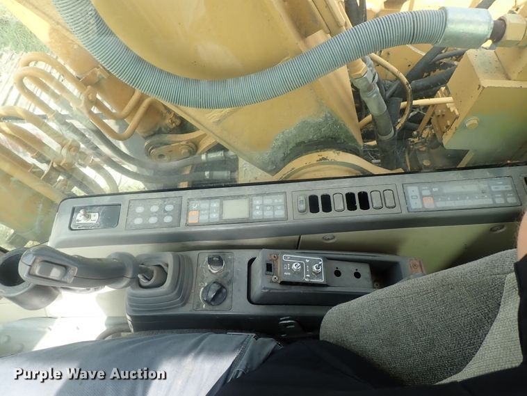 image for item DI4738 2003 Caterpillar 320C L excavator