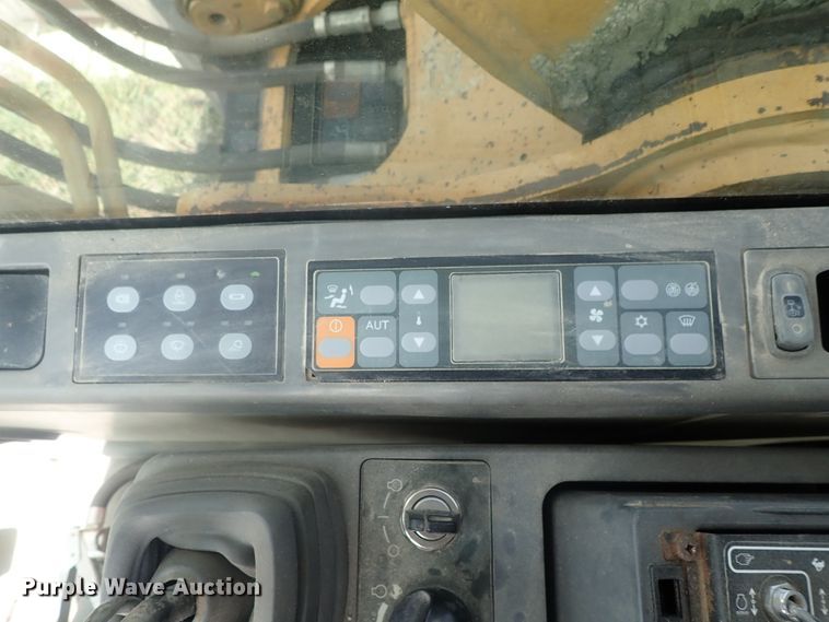 image for item DI4738 2003 Caterpillar 320C L excavator