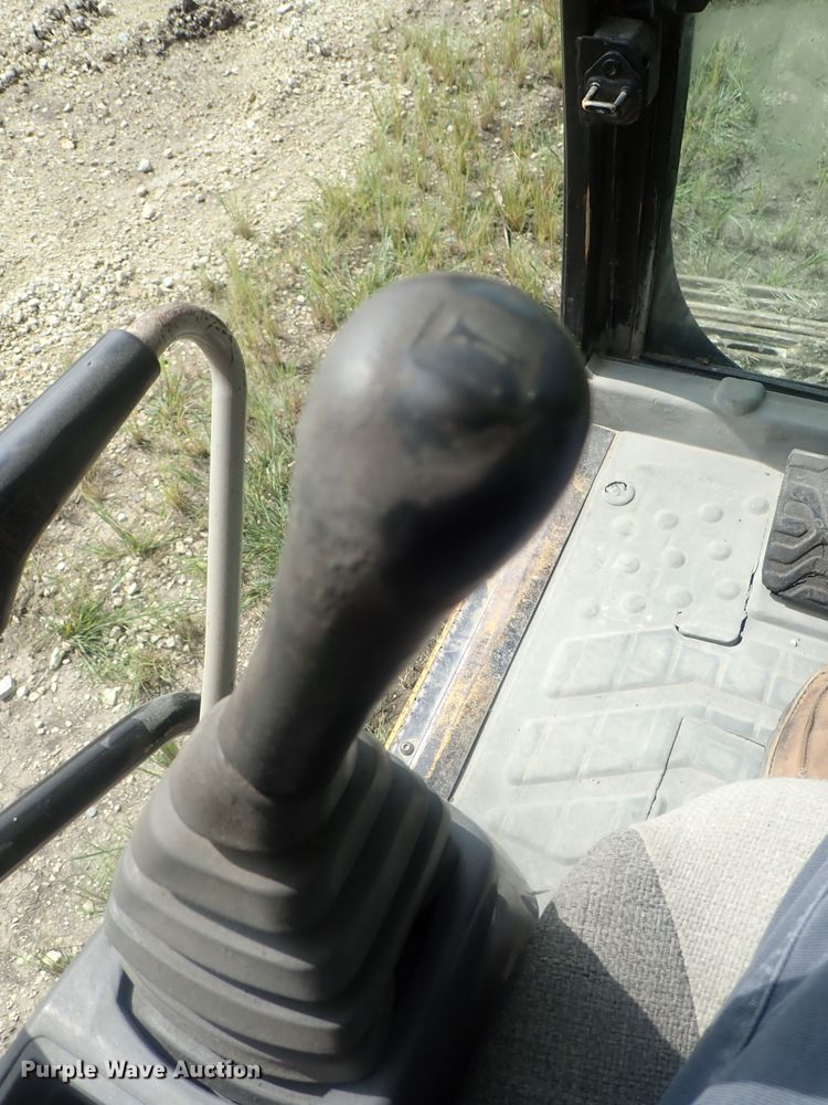 image for item DI4738 2003 Caterpillar 320C L excavator