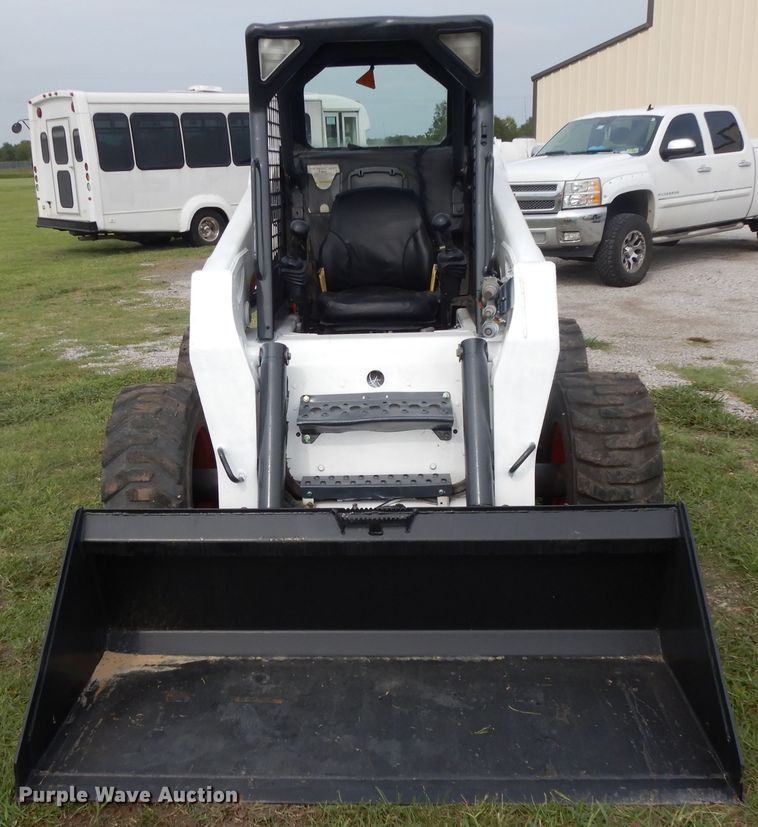 image for item DI7726 2005 Bobcat S220  skid steer loader