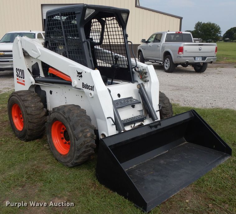 image for item DI7726 2005 Bobcat S220  skid steer loader