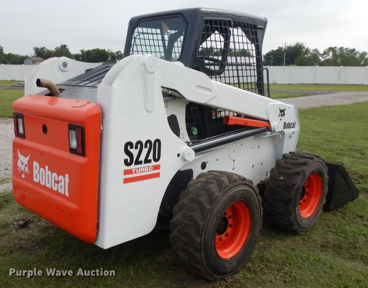 image for item DI7726 2005 Bobcat S220  skid steer loader