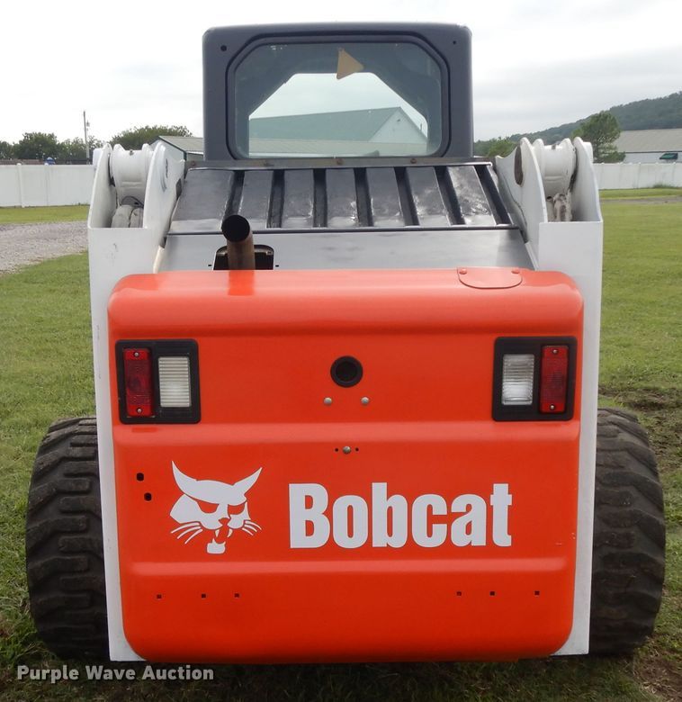 image for item DI7726 2005 Bobcat S220  skid steer loader