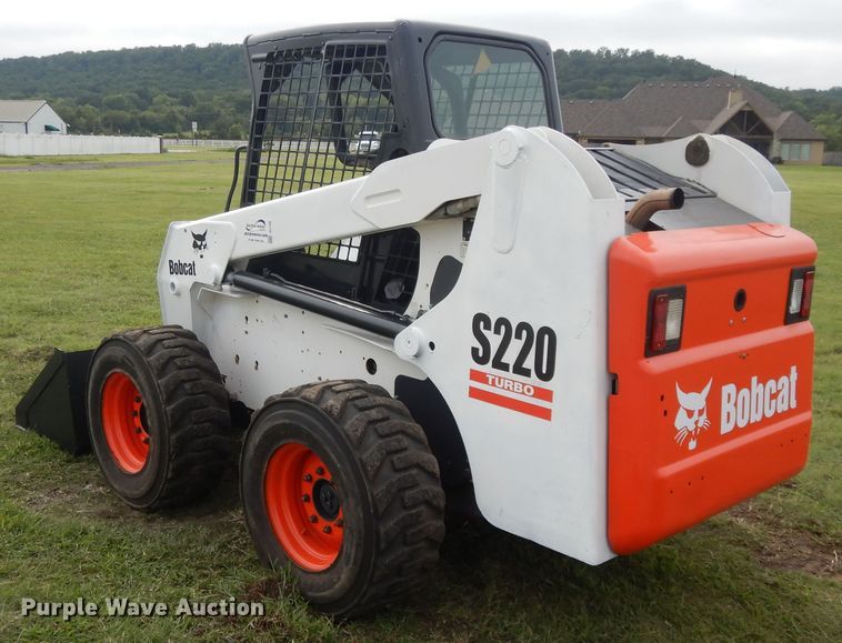 image for item DI7726 2005 Bobcat S220  skid steer loader