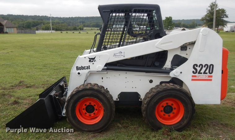 image for item DI7726 2005 Bobcat S220  skid steer loader